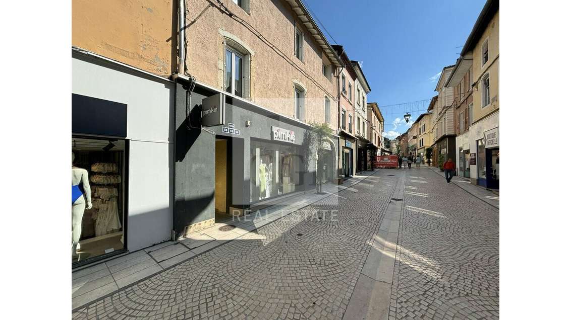 Local commercial 233m² à louer à Bourgoin-Jallieu