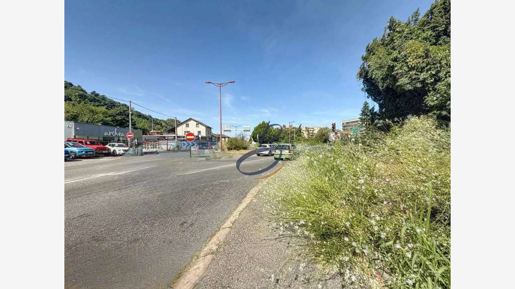 A louer local premium 210m² à Bourgoin-Jallieu