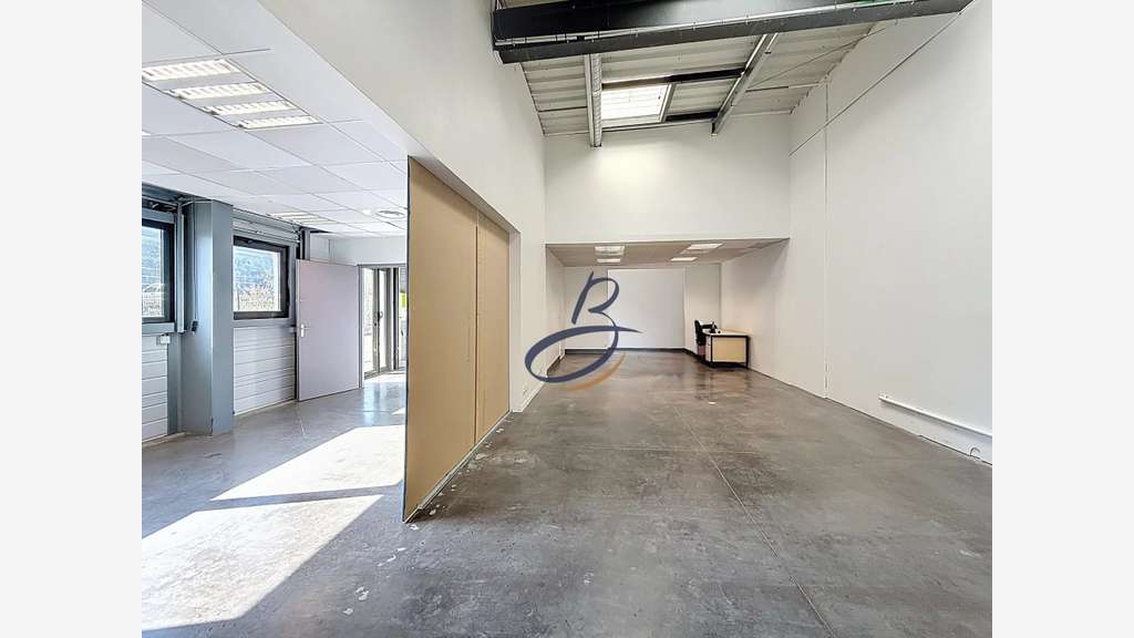 A louer local commercial 192m² Bourgoin-Jallieu