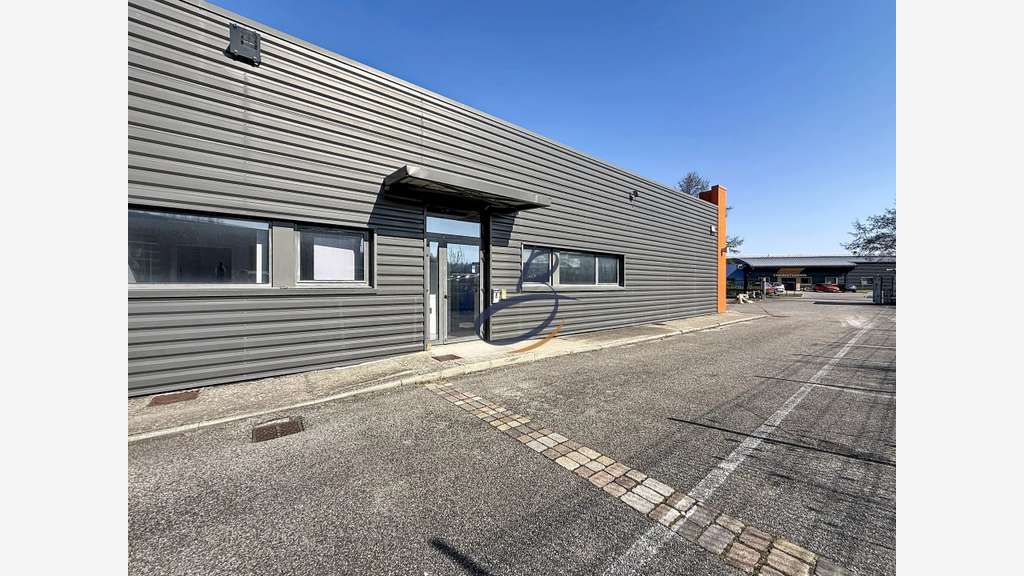 A louer local commercial 192m² Bourgoin-Jallieu