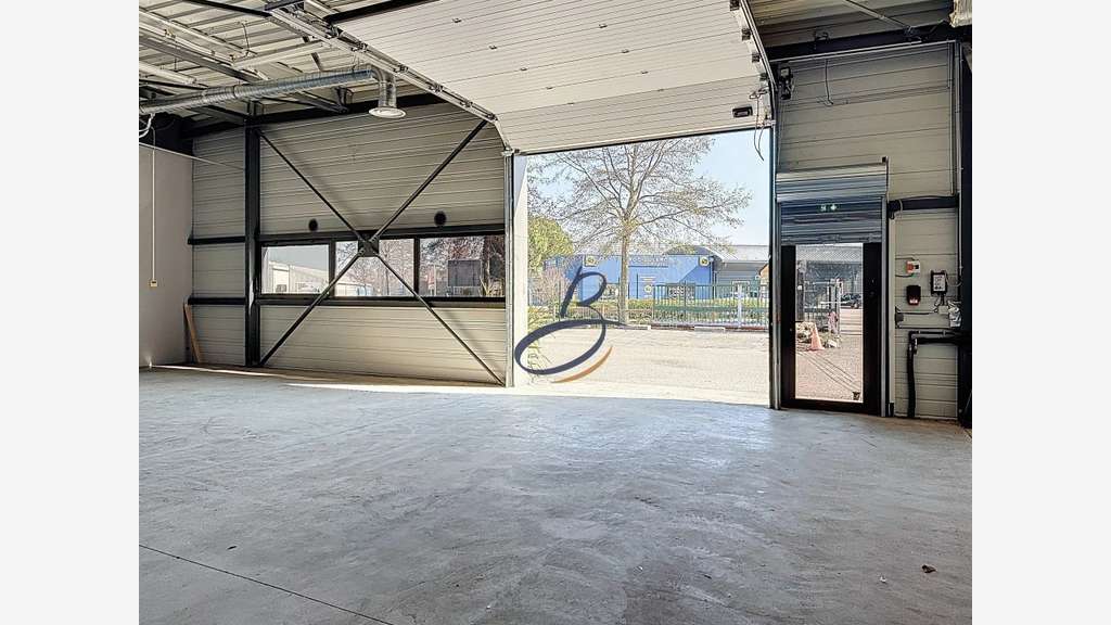 A louer local commercial 192m² Bourgoin-Jallieu