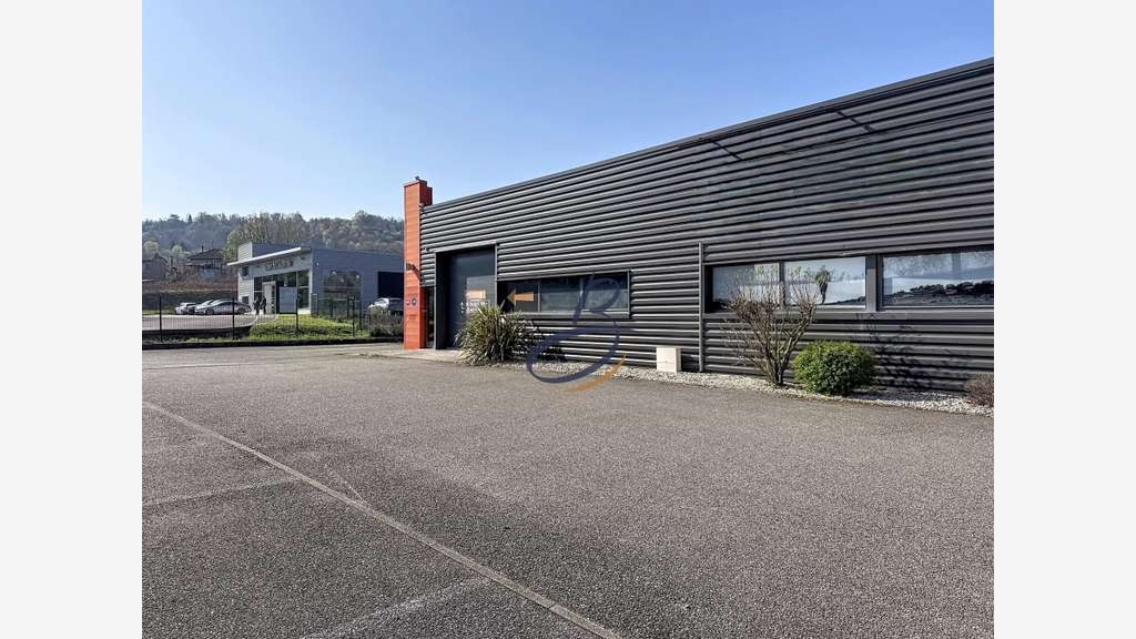 A louer local commercial 192m² Bourgoin-Jallieu