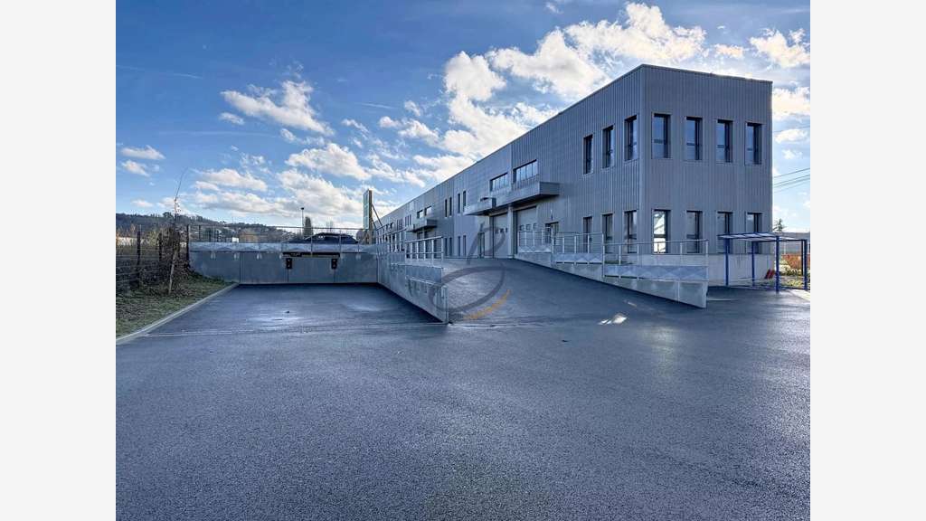 A louer local 286m² à Bourgoin-Jallieu empl strat
