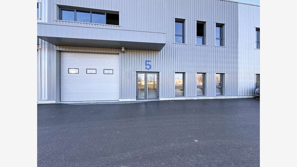 A louer local 286m² à Bourgoin-Jallieu empl strat