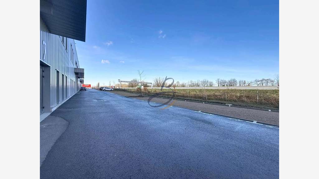 A louer local 286m² à Bourgoin-Jallieu empl strat