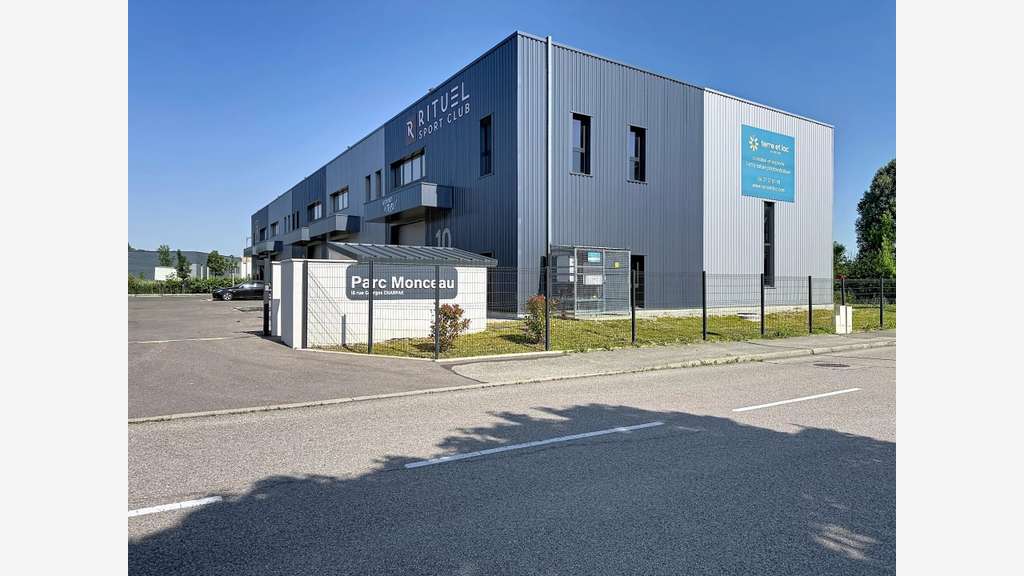 Loue cellules 288m² Bourgoin-Jallieu parc Monceau