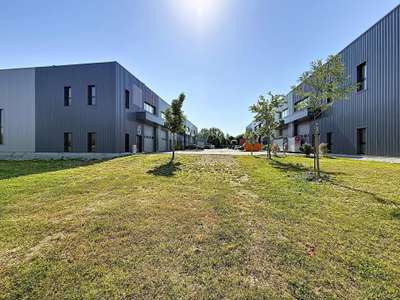 Loue cellules 288m² Bourgoin-Jallieu parc Monceau