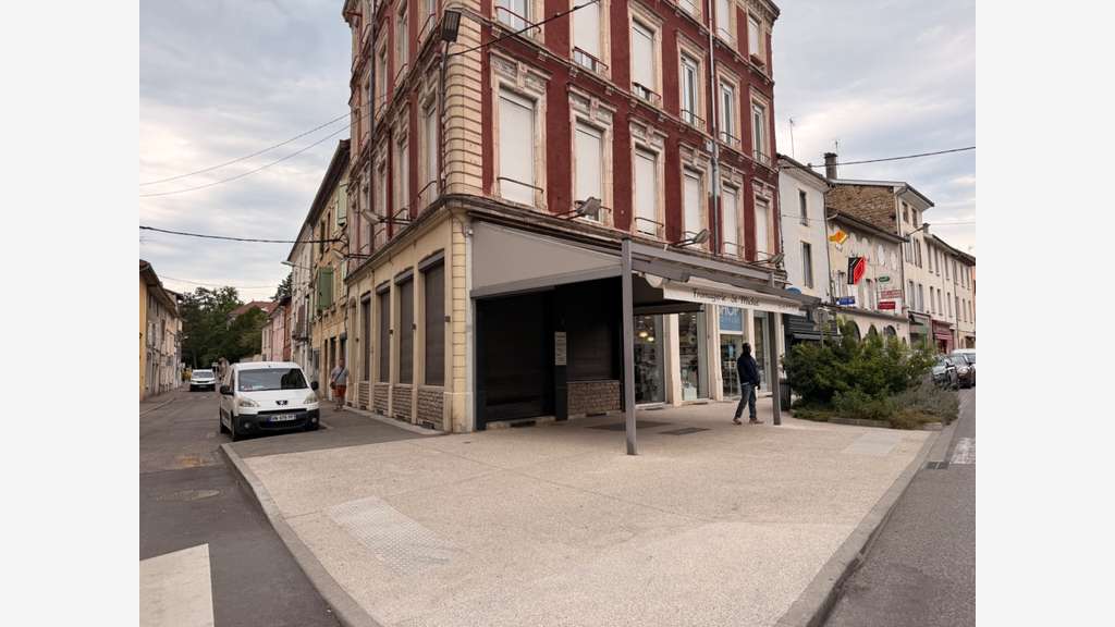 Local commercial à louer BOURGOIN JALLIEU (38)