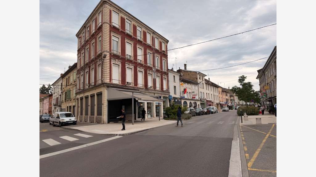 Local commercial à louer BOURGOIN JALLIEU (38)