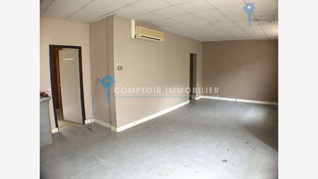A louer local commercial 50m² centre de Boutigny