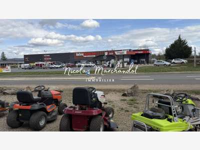 A louer local commercial 150m² empl strat Bozouls