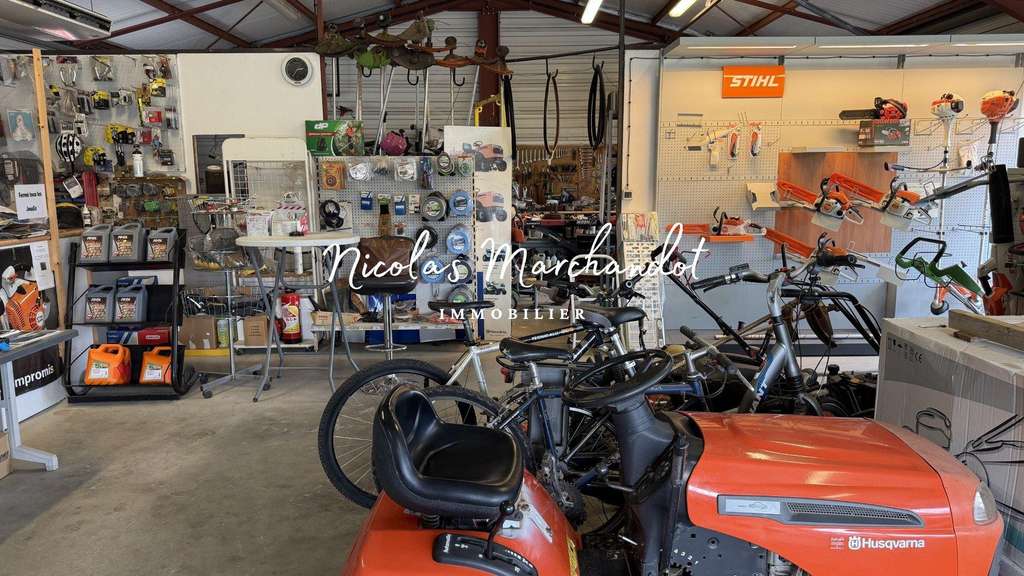 A louer local commercial 150m² empl strat Bozouls