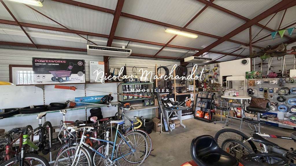 A louer local commercial 150m² empl strat Bozouls