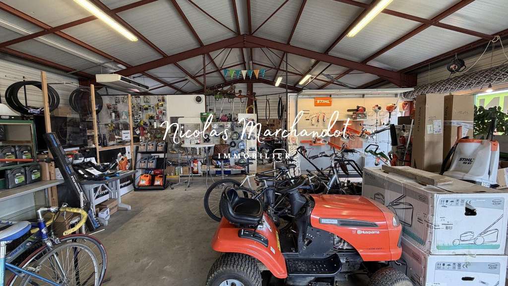 A louer local commercial 150m² empl strat Bozouls