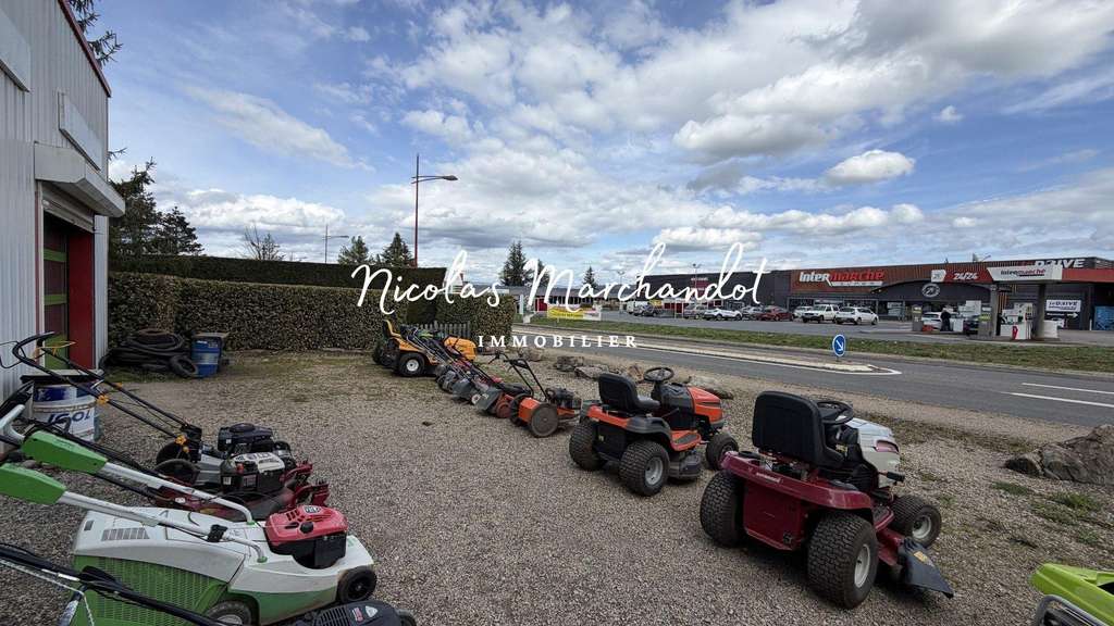 A louer local commercial 150m² empl strat Bozouls