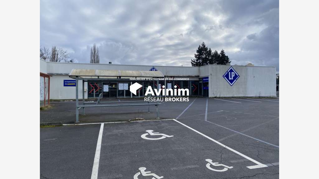 Ancien supermarché 1723m² à Brassac-les-Mines