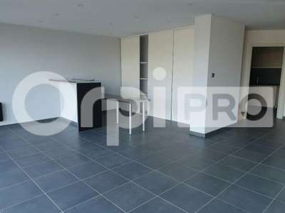 Local commercial de 217m² à louer à Bresles