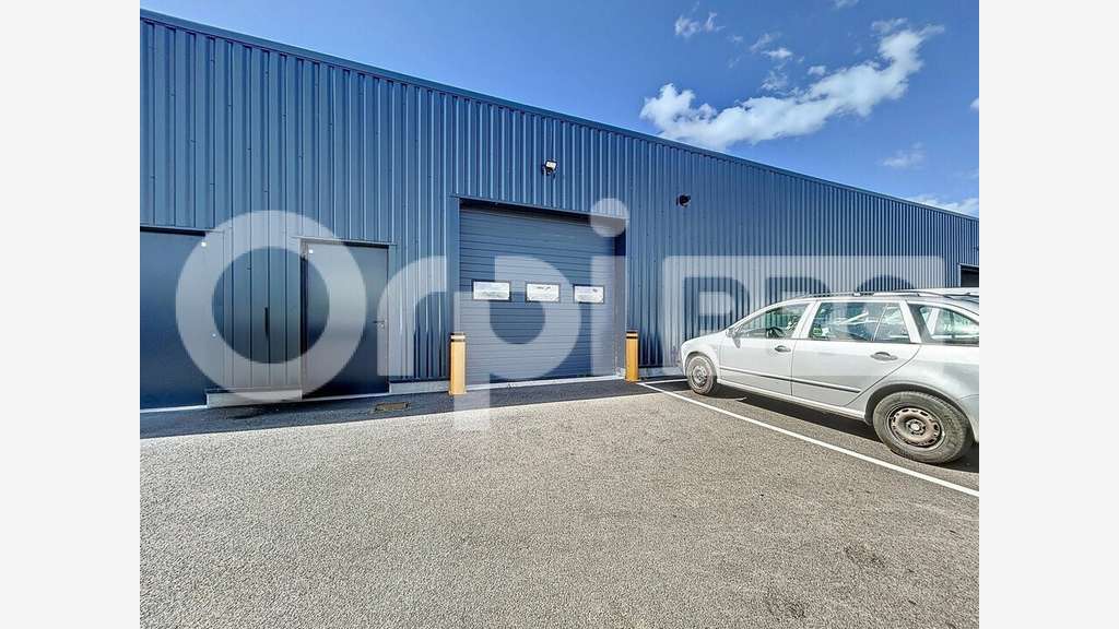 A louer cellule commerciale de 240m² à Bresles