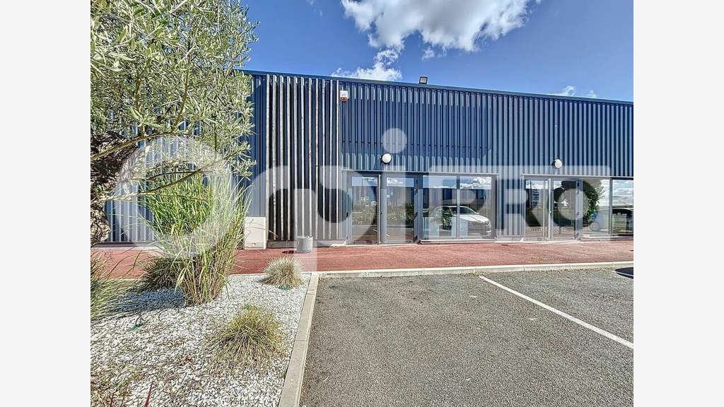 A louer cellule commerciale de 240m² à Bresles