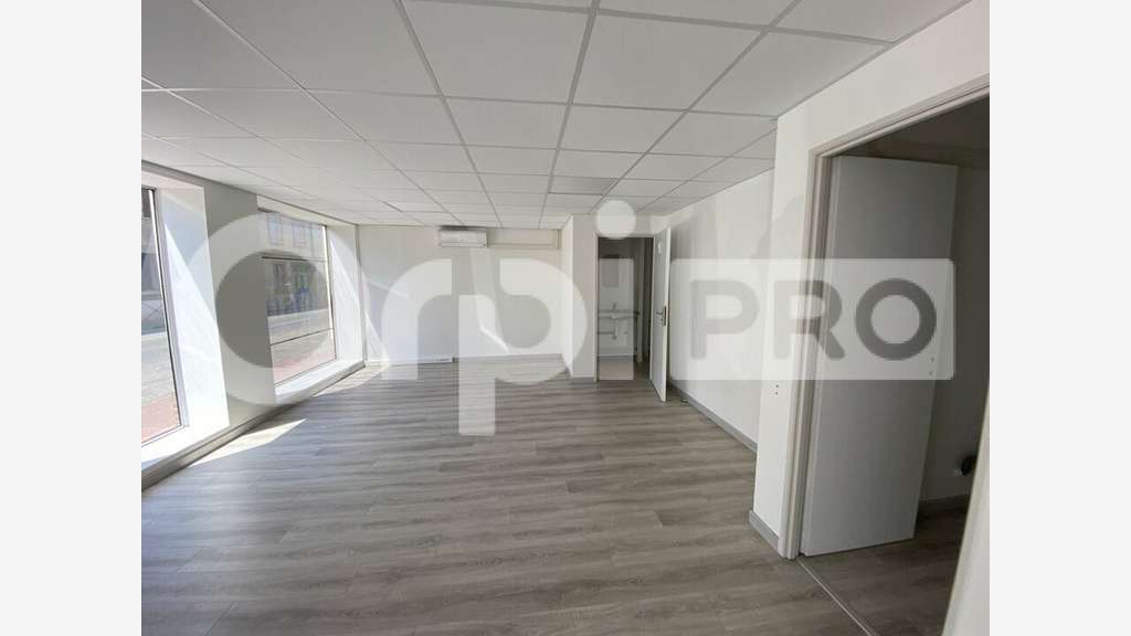 A louer local 55m² empl N°1 à Bressols centre
