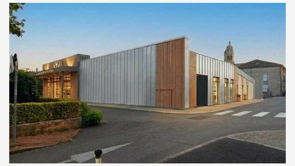 Local commercial 449m² à louer à Bressuire centre