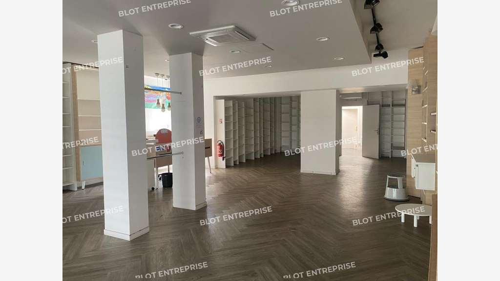 A louer local commercial 175m² empl premium Brest
