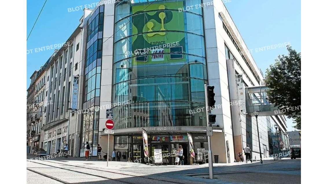 A louer local 310m² empl N°1 visibilité max Brest