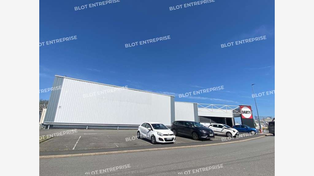 A louer local commercial 997m² à Brest Kergaradec