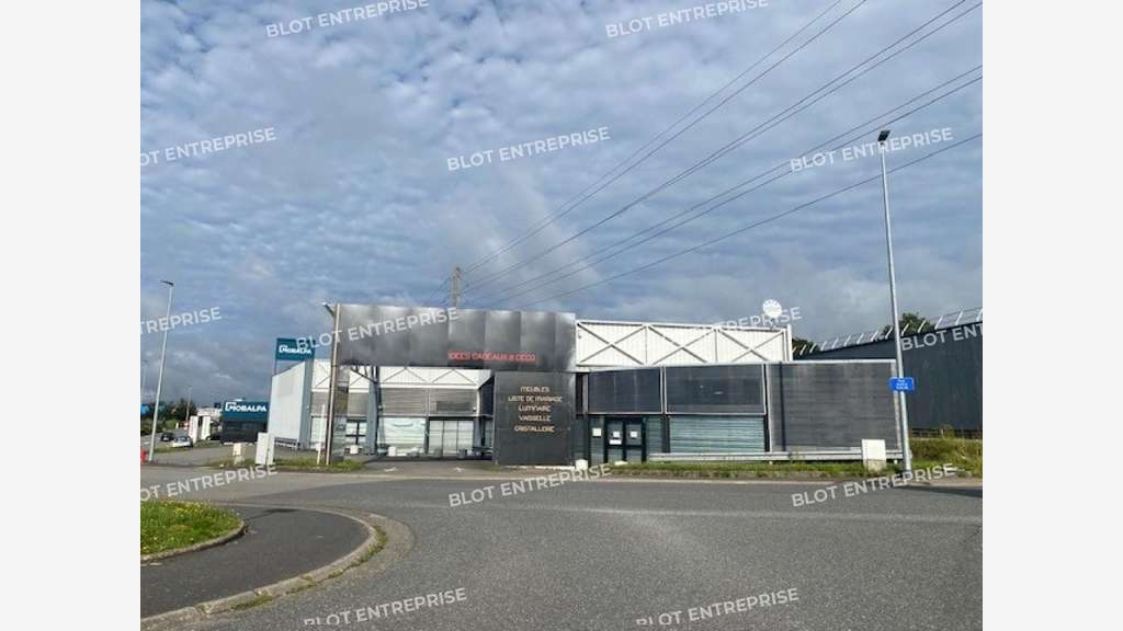 A louer local commercial 997m² à Brest Kergaradec