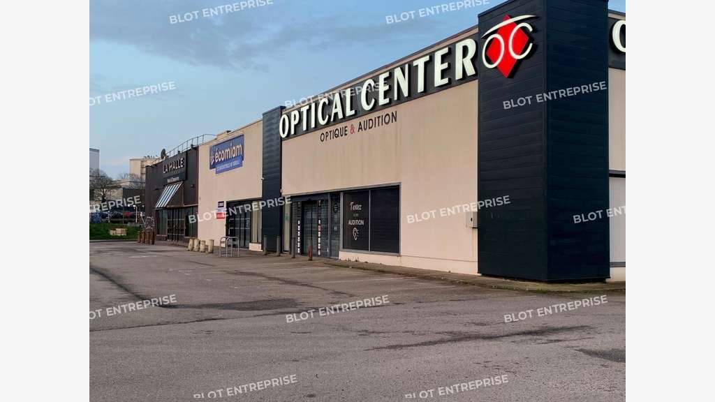 A louer local commercial 520m² accès PMR à Brest