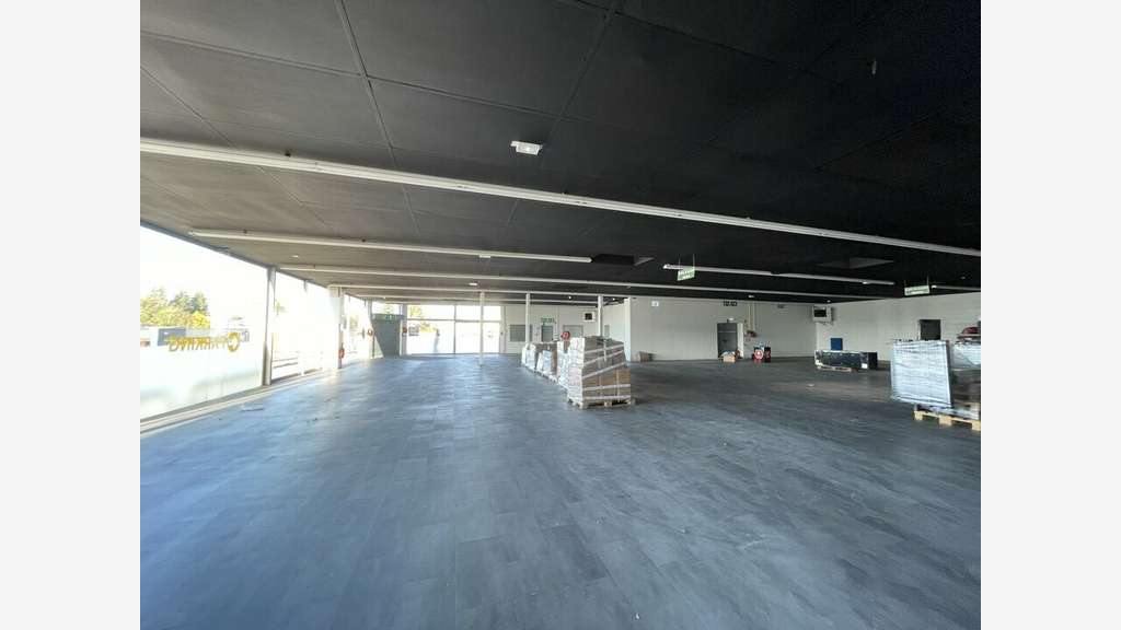 Loue local commercial 1039m² zc Kergaradec Brest 