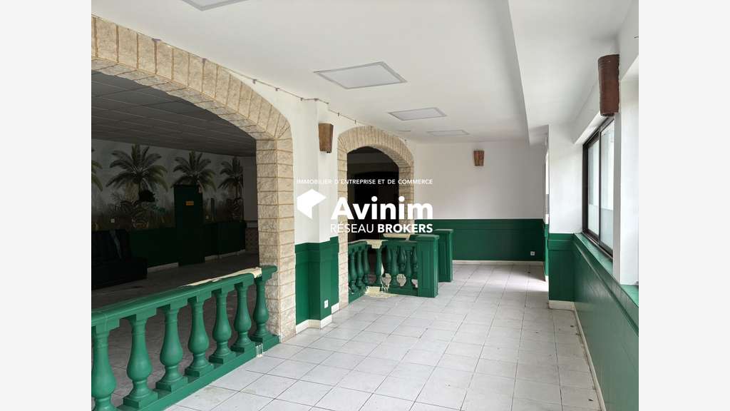 Location local restaurant libre 250m² à Brétigny