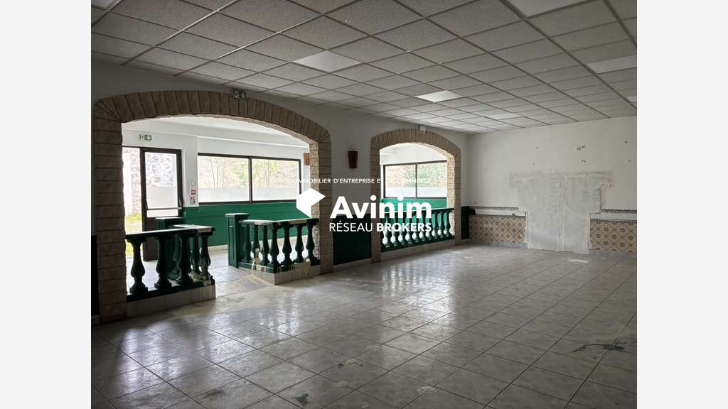 Location local restaurant libre 250m² à Brétigny