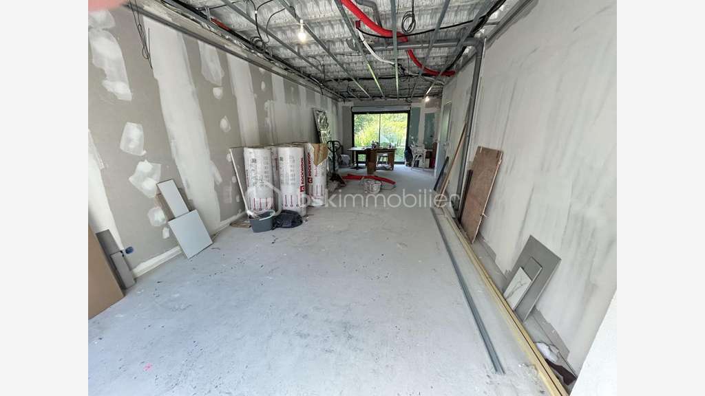 A louer local neuf 87m² Brie-Comte-Robert N19