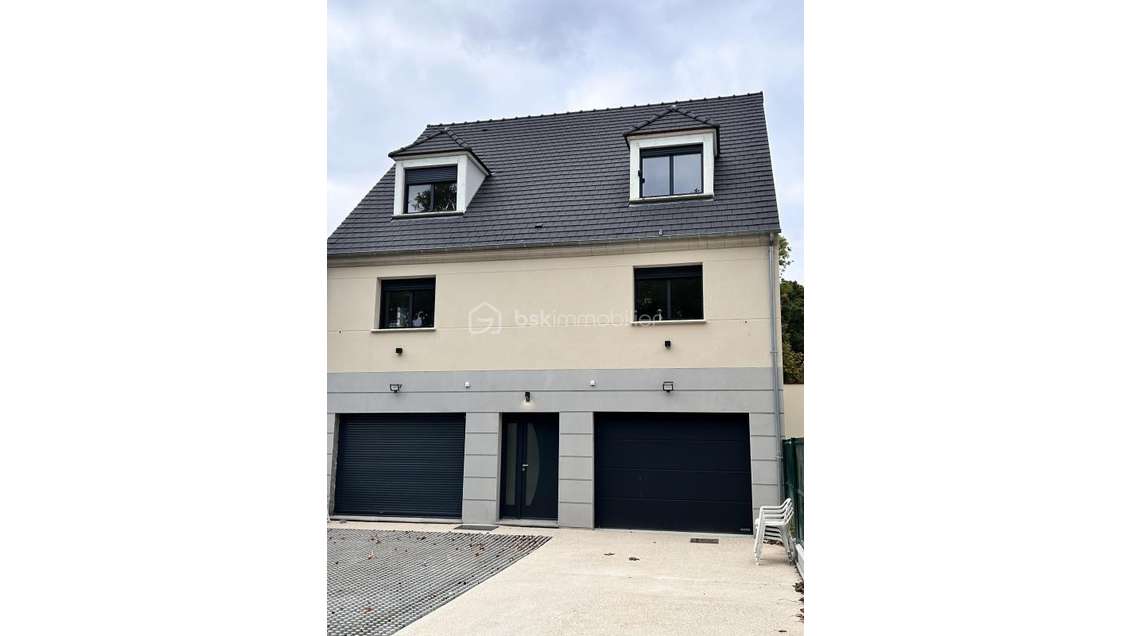 SUR LA NATIONALE 19 - Local commercial neuf de 87