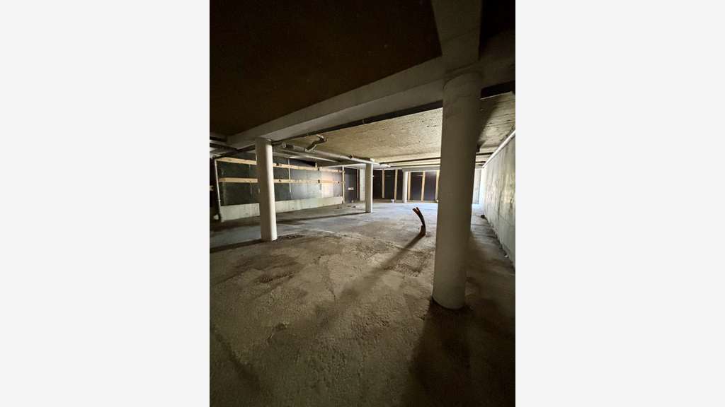 📍 Local commercial 200m² centre-ville Brignoles