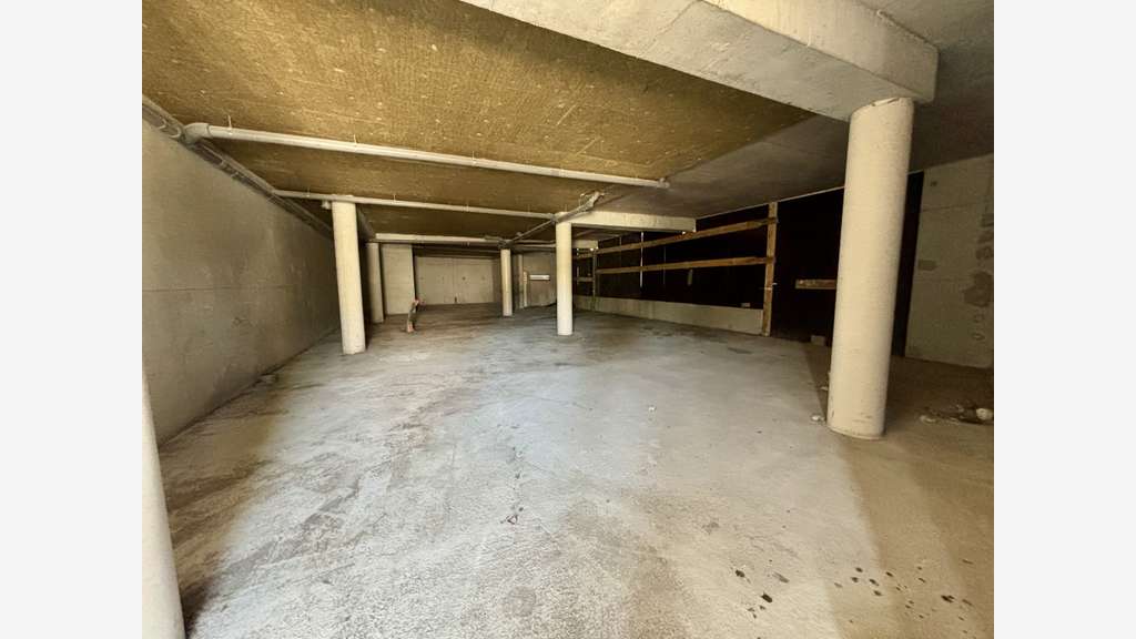 📍 Local commercial 200m² centre-ville Brignoles