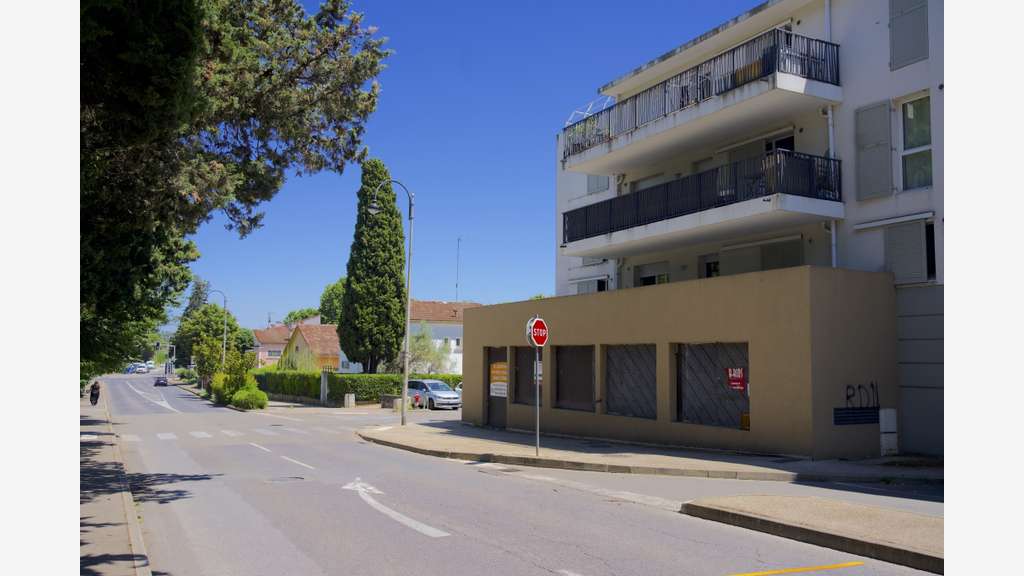 📍 Local commercial 200m² centre-ville Brignoles