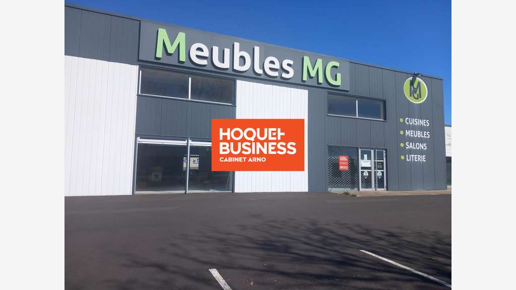 A louer grand local 560m² zone commerciale Brioude
