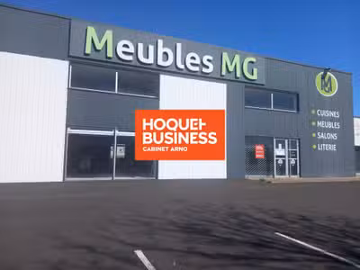 A louer grand local 560m² zone commerciale Brioude