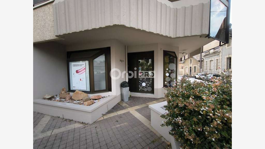 Local commercial 104m² 3 parkings à louer à Brive