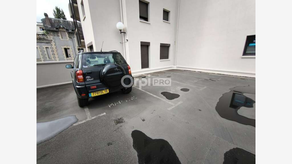 Local commercial 104m² 3 parkings à louer à Brive