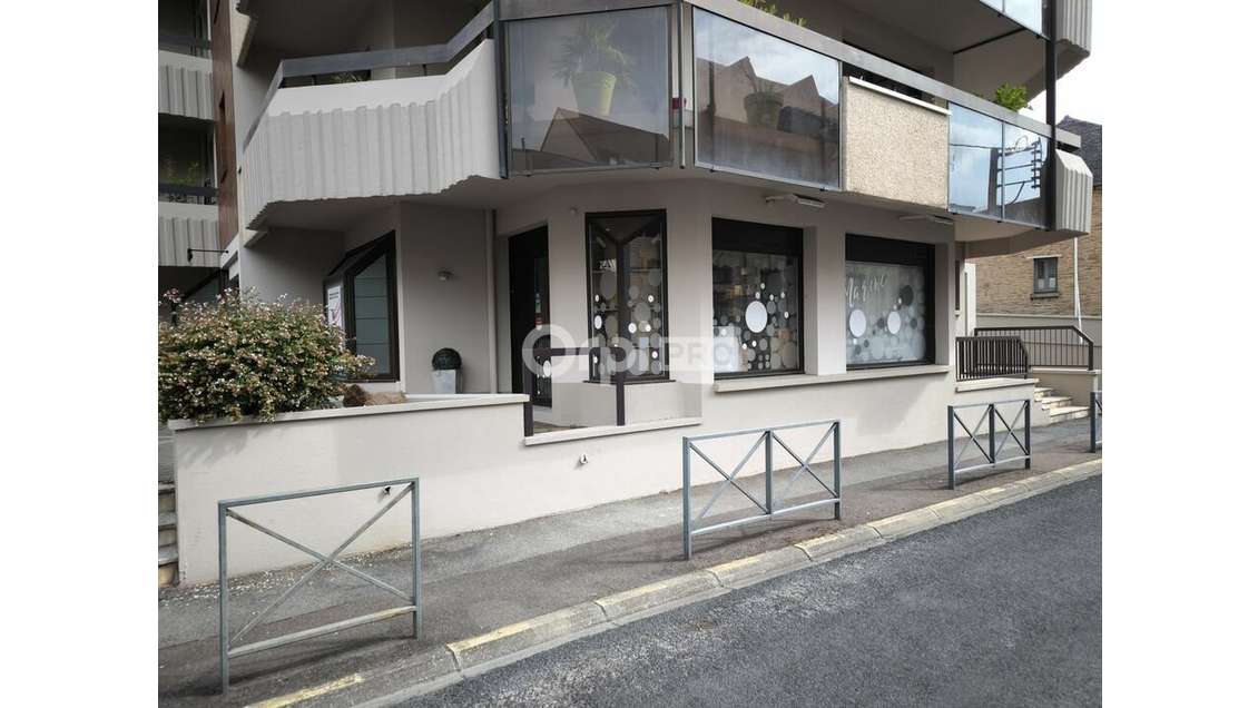 Local commercial 104m² 3 parkings à louer à Brive