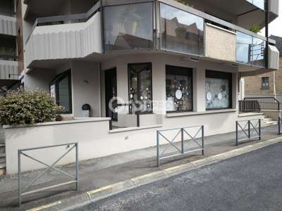 Local commercial 104m² 3 parkings à louer à Brive