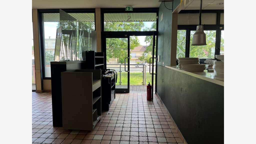 A louer locaux 424m² sur axe très passant à Brive 