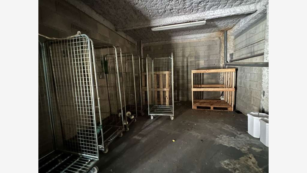 A louer locaux 424m² sur axe très passant à Brive 