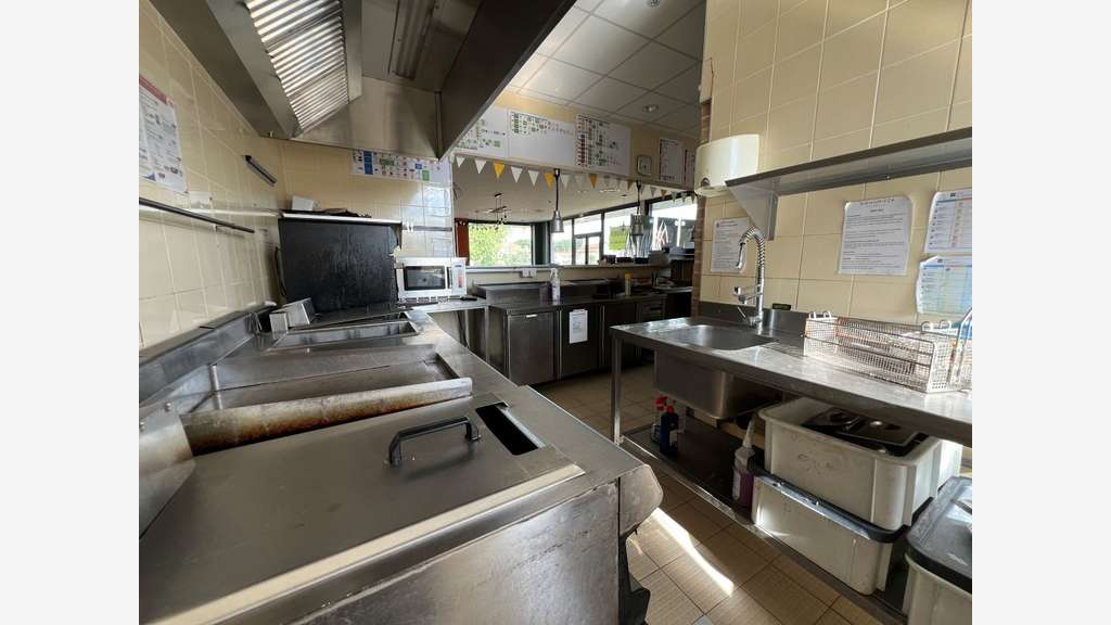 A louer locaux 424m² sur axe très passant à Brive 