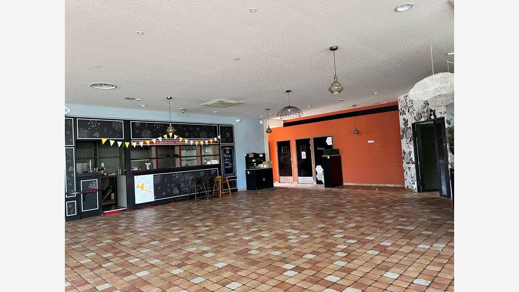 A louer locaux 424m² sur axe très passant à Brive 