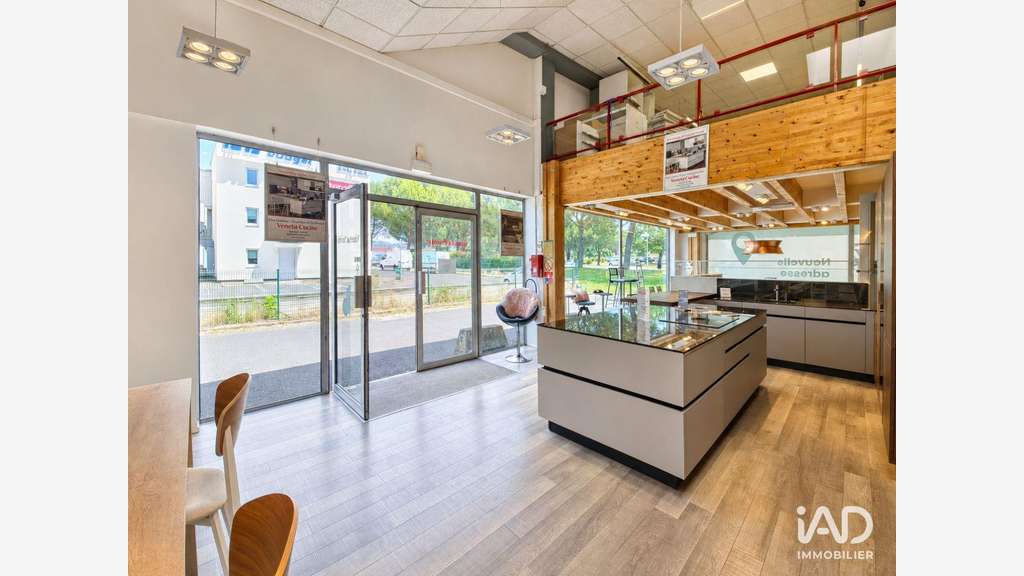 Loue murs commerciaux 430m² à Brive-la-Gaillarde