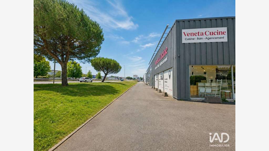 Loue murs commerciaux 430m² à Brive-la-Gaillarde